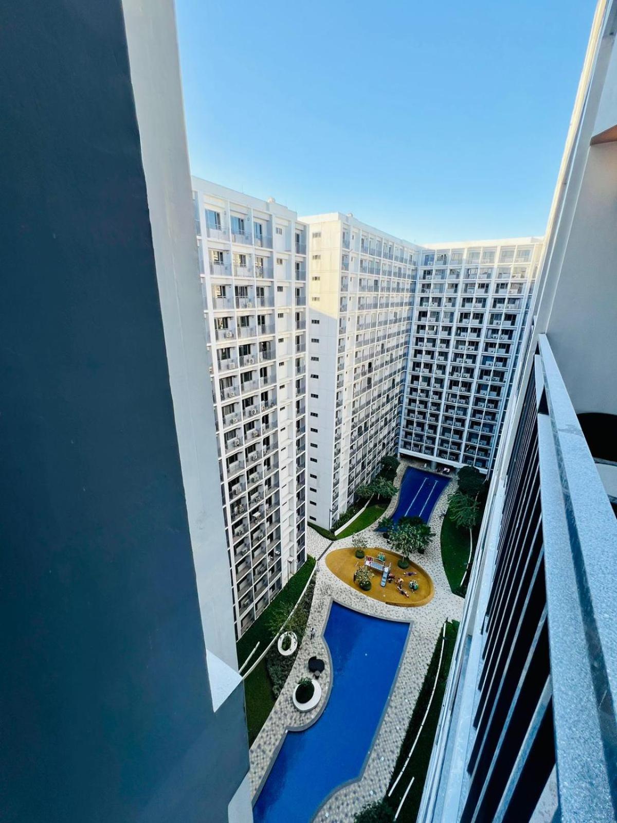Shore 2 Residences Tower 2 Pasay Exterior photo